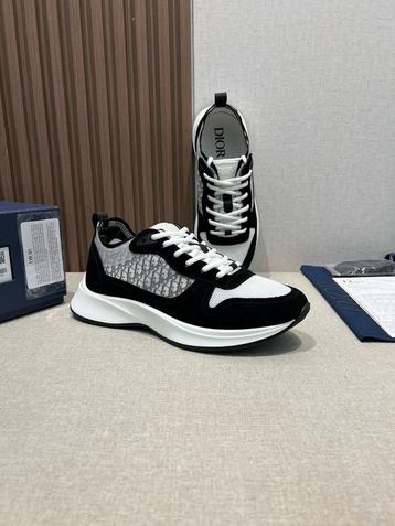 Dior B25 beschikbaar voor biedingen