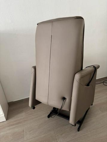 Lederen elektrische relax met opstapfunctie, Huis en Inrichting, Fauteuils, Ophalen, Zo goed als nieuw, Leer, Fauteuil relax zetel relaxfauteuil relaxzetel relaxstoel leder