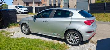 Alfa Romeo Giulietta, Particulier, Alcantara, Achat, Caméra