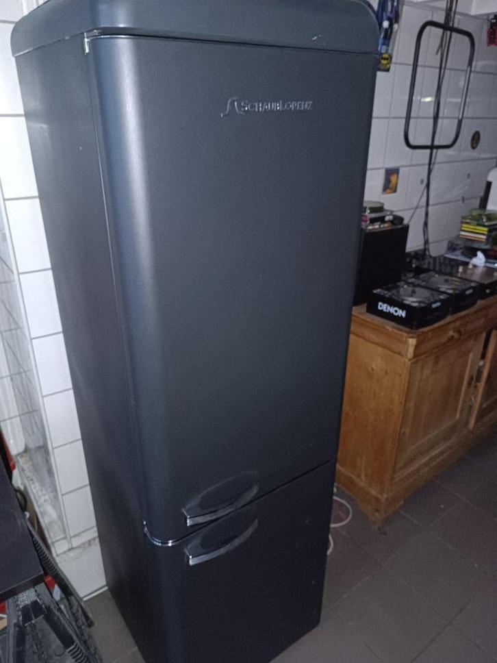 Koelkast combi vriezer Duitse kwaliteit A++, Elektronische apparatuur, Koelkasten en IJskasten, Zo goed als nieuw, Met vriesvak