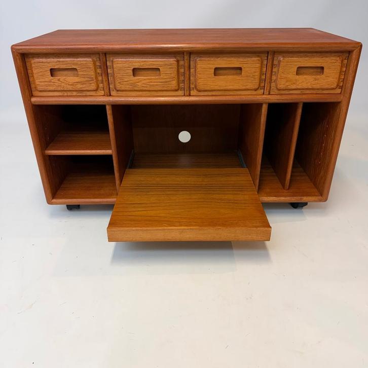 Cabinet multimédia scandinave, Maison & Meubles, Armoires | Mobilier de télévision, Comme neuf, Moins de 100 cm, 50 à 100 cm, 25 à 50 cm