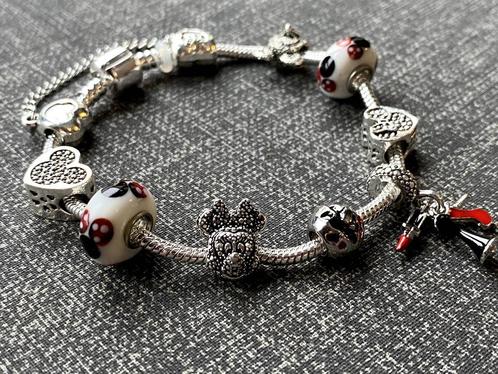 Magnifique bracelet Mickey et Minnie Mouse, NOUVEAU, Bijoux, Sacs & Beauté, Bracelets, Neuf, Avec bracelets à breloques ou perles