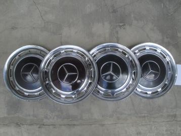 Mercedes oldtimer  wieldeksels beschikbaar voor biedingen