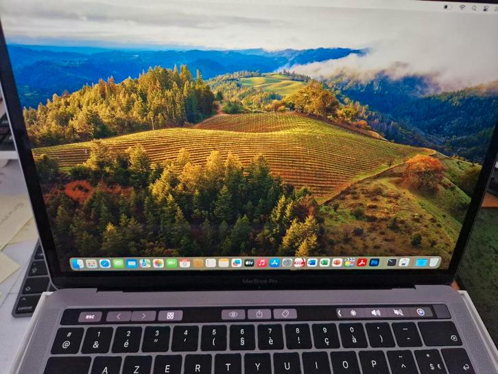 Macbook Pro Touch Bar avec bureau, Informatique & Logiciels, Apple Macbooks, Comme neuf, MacBook Pro, 13 pouces, 512 GB, Azerty