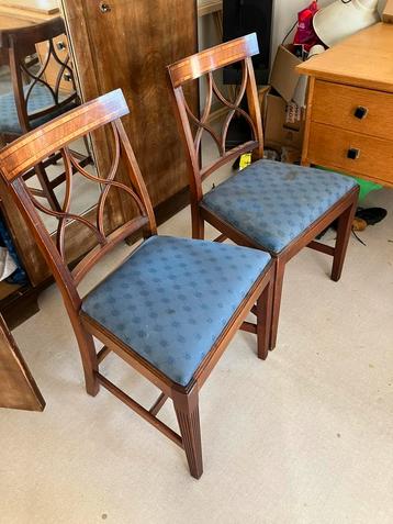 4 antieke stoelen gratis beschikbaar voor biedingen