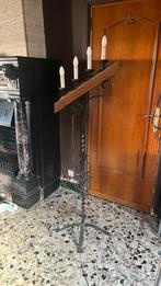 Oude kandelaar op elektriciteit, Ophalen