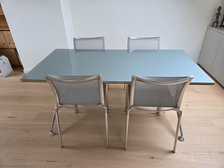 Alias design tafel en 4 stoelen, Huis en Inrichting, Complete eetkamers, Zo goed als nieuw, 4 tot 6 stoelen, Ophalen