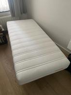 Matras en hoog laag tafel (eventueel voor studentenkamer), Huis en Inrichting, Ophalen, 90 cm, Eenpersoons, Zo goed als nieuw