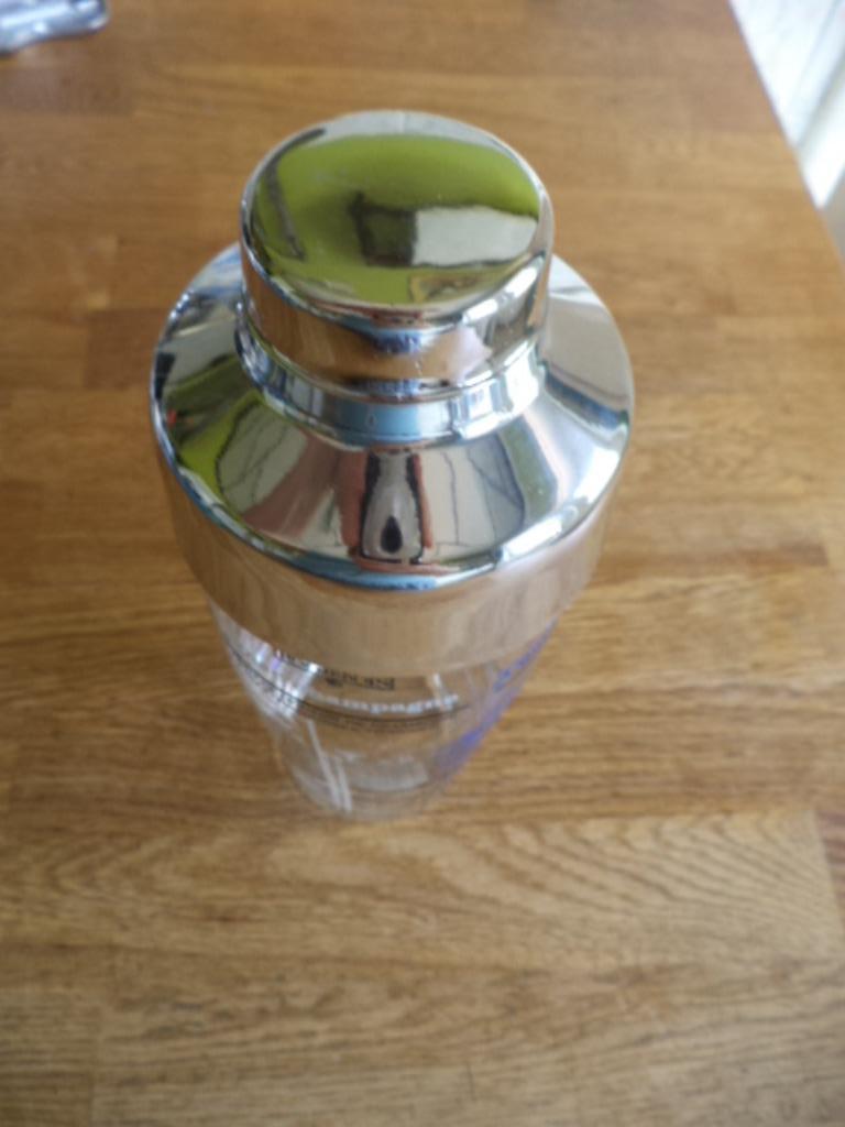 Shaker en verre avec 5 recettes de cocktail, Enlèvement ou Envoi, Comme neuf