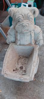 Stenen  bloembak in vorm van een beer, Ophalen