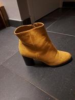 Okergele botjes met hak, Ophalen