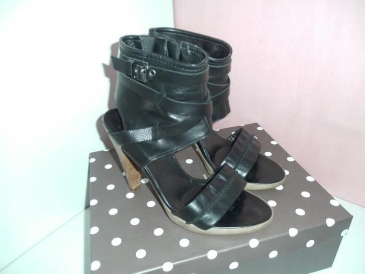 Chaussures cuir noir pointure 39/40, Kleding | Dames, Schoenen, Zwart, Ophalen of Verzenden