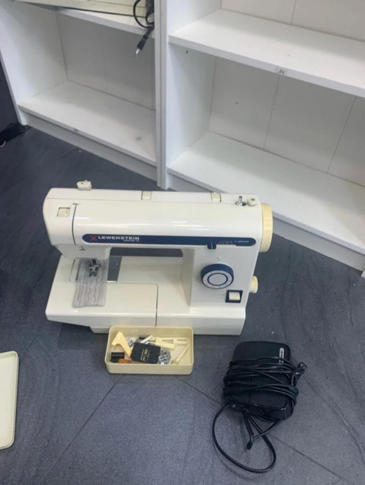 Machine à coudre Lewenstein Amazone 10 vintage – Pédale, Hobby en Vrije tijd, Naaimachines en Toebehoren, Zo goed als nieuw, Naaimachine