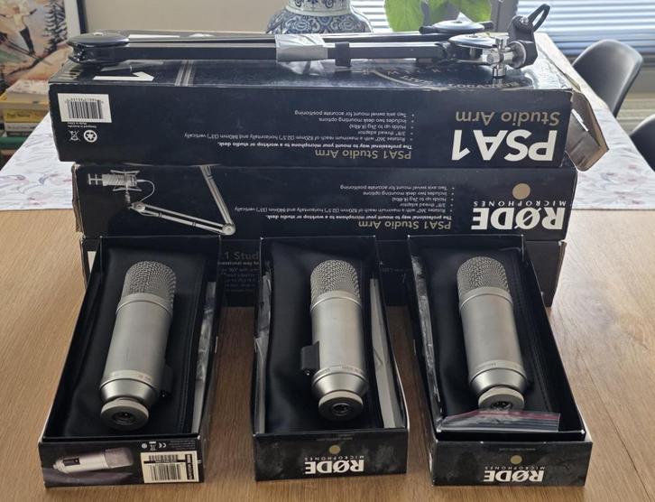 Drie RODE Broadcaster microfoons met drie PSA1 studio armen, Muziek en Instrumenten, Microfoons, Gebruikt, Studiomicrofoon, Ophalen of Verzenden