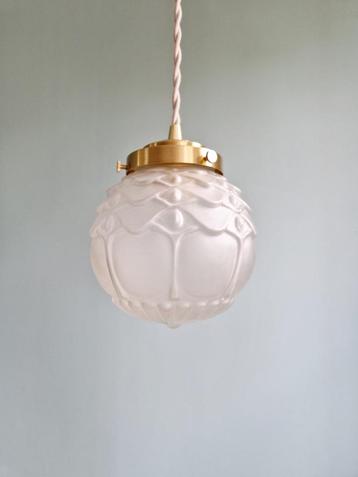 Art Deco hanglamp in gesatineerd glas (4 beschikbaar), 1930 beschikbaar voor biedingen