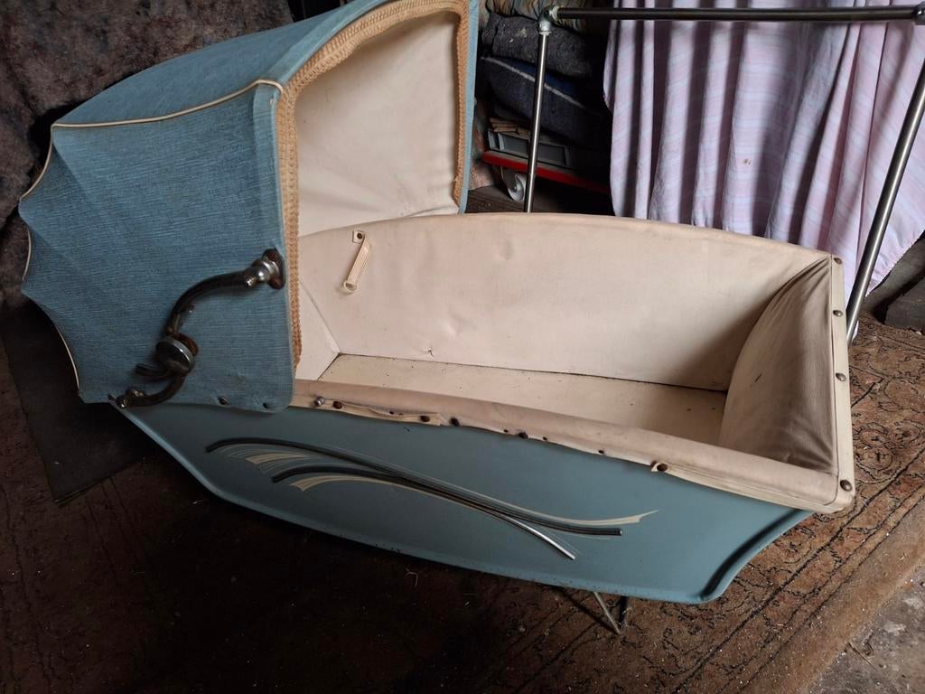 Oude decorative wieg, Enlèvement