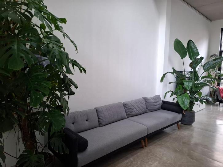 Grijs-blauwe sofa 310 cm, Huis en Inrichting, Zetels | Zetels, Zo goed als nieuw, Rechte bank, Driepersoons, 300 cm of meer, 75 tot 100 cm
