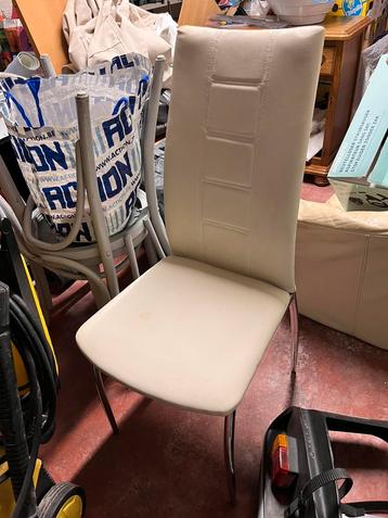 Om weg te geven - 4 stoelen beschikbaar voor biedingen