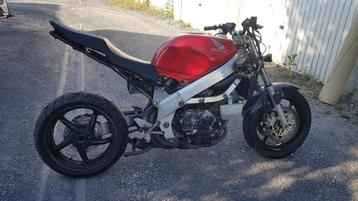 Honda vfr 750 naked beschikbaar voor biedingen