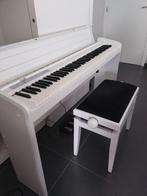 Te huur: digitale piano met pianostoel, Musique & Instruments, Comme neuf, Piano, Enlèvement, Blanc