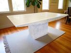 Vintage travertin eettafel met mactan voet, Huis en Inrichting, Ophalen of Verzenden