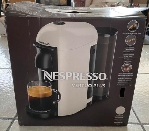 Nespresso Vertuo Plus blanche - impeccable, Elektronische apparatuur, Koffiezetapparaten, Zo goed als nieuw, Koffiepads en cups