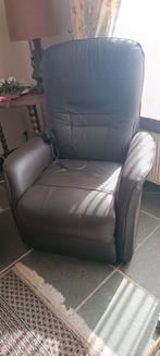 Fauteuil relax électrique et releveur en cuir, Ophalen, Zo goed als nieuw, Leer