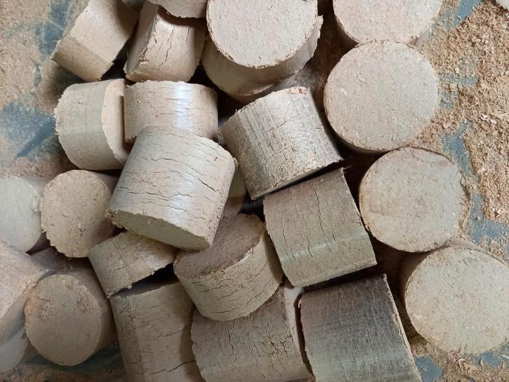 Briketten, Tuin en Terras, Brandhout, Ophalen