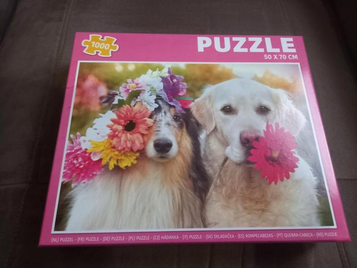 Puzzel 1000 stuks - Hond met bloemen, Hobby en Vrije tijd, Denksport en Puzzels, Gebruikt, Legpuzzel, 500 t/m 1500 stukjes, Ophalen of Verzenden