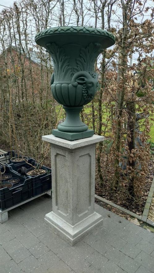 Koppel vazen met sokkel, Tuin en Terras, Tuinvazen, Gebruikt, Ophalen of Verzenden