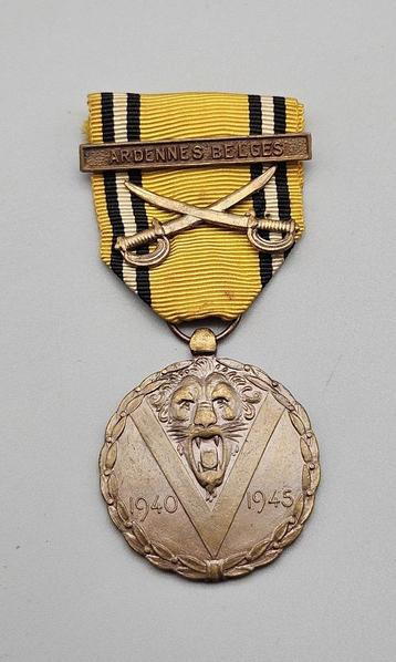 Médaille commémorative WW2 avec poutre rare Ardennes Belges