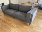 Grijze comfortabele 3-zitszetel met houten poten, Ophalen, Driepersoons, 75 tot 100 cm, Zo goed als nieuw