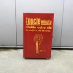 Vintage metalen sleutel- reclamekastje, Ophalen