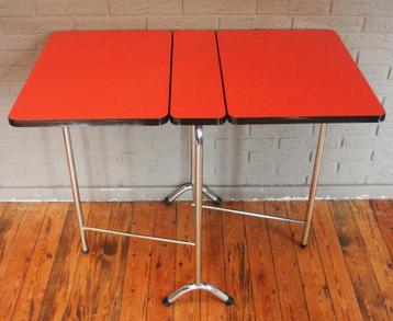 Rode Formica Klaptafel / + Formica Stoelen / Jaren 60 beschikbaar voor biedingen