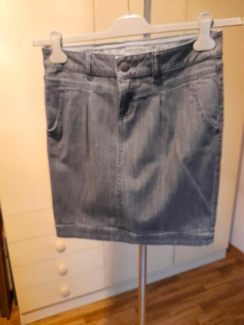 Kort zwart jeansrokje., Kleding | Dames, Rokken, Gedragen, Maat 38/40 (M), Zwart, Boven de knie, Ophalen of Verzenden