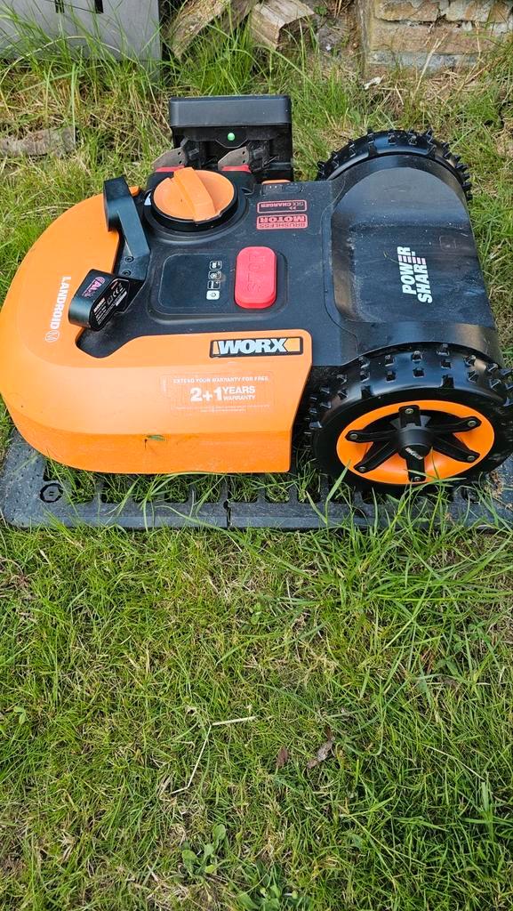 Robot tondeuse Worx Landroid M, Tuin en Terras, Robotmaaiers, Zo goed als nieuw, Ophalen