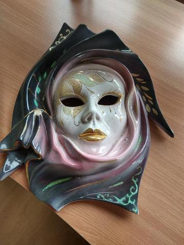 Venetiaans masker beschikbaar voor biedingen