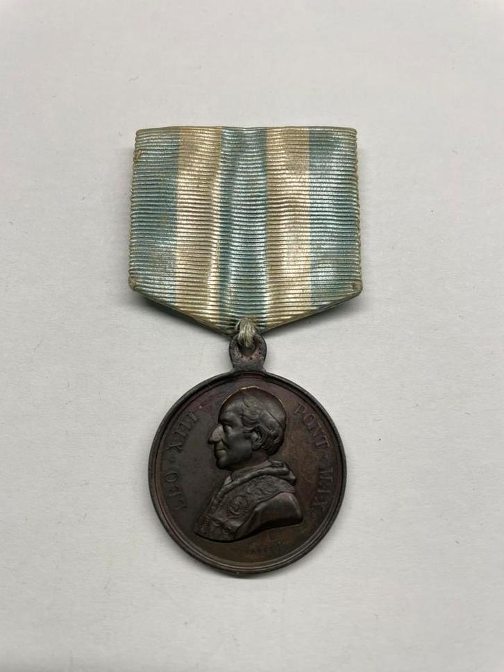 Lot 42 : Médaille, Collections, Objets militaires | Seconde Guerre mondiale, Enlèvement ou Envoi