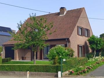 Prachtige villa met drie slaapkamers en tuin beschikbaar voor biedingen