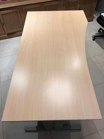 Bureau Moet Nu Weg ! beschikbaar voor biedingen