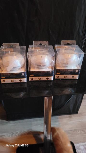 Lot de 32 Mini Bluetooth Spreaker. Mini Haut-parleur Bluetoo, Enlèvement, Neuf, Canal audio 2.1, Logitech