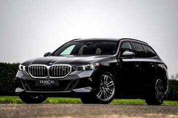 BMW i5 eDrive40 Touring M | B&O | PANO | 360° CAMERA | beschikbaar voor biedingen