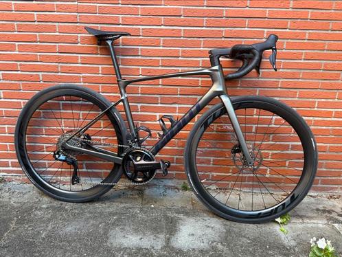 Giant defy advanced 1 2024 - 105 Di2- Maat M, Fietsen en Brommers, Fietsen | Racefietsen, Ophalen