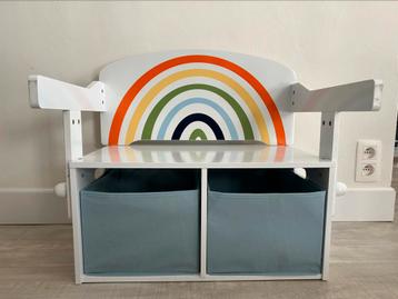 2-in-1 lessenaar, leesbankje, opbergmandjes, regenboogprint beschikbaar voor biedingen