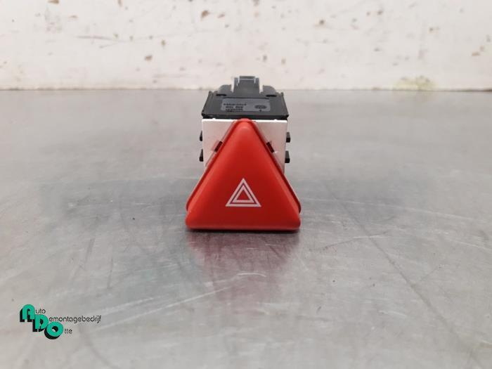 Commutateur éclairage d'urgence d'un Volkswagen Golf (Golf, Autos : Pièces & Accessoires, Tableau de bord & Interrupteurs, Volkswagen