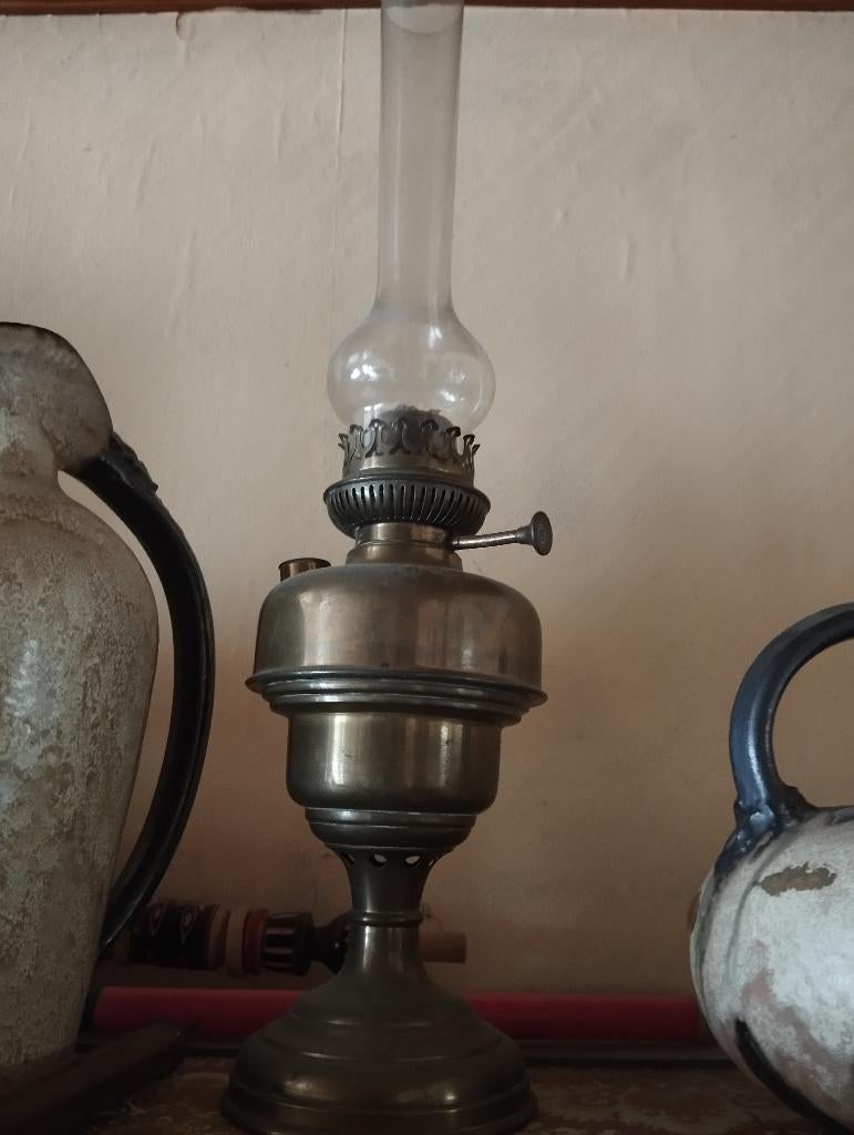 Lampe à pétrole antique en laiton   Vintage, Antiquités & Art, Enlèvement
