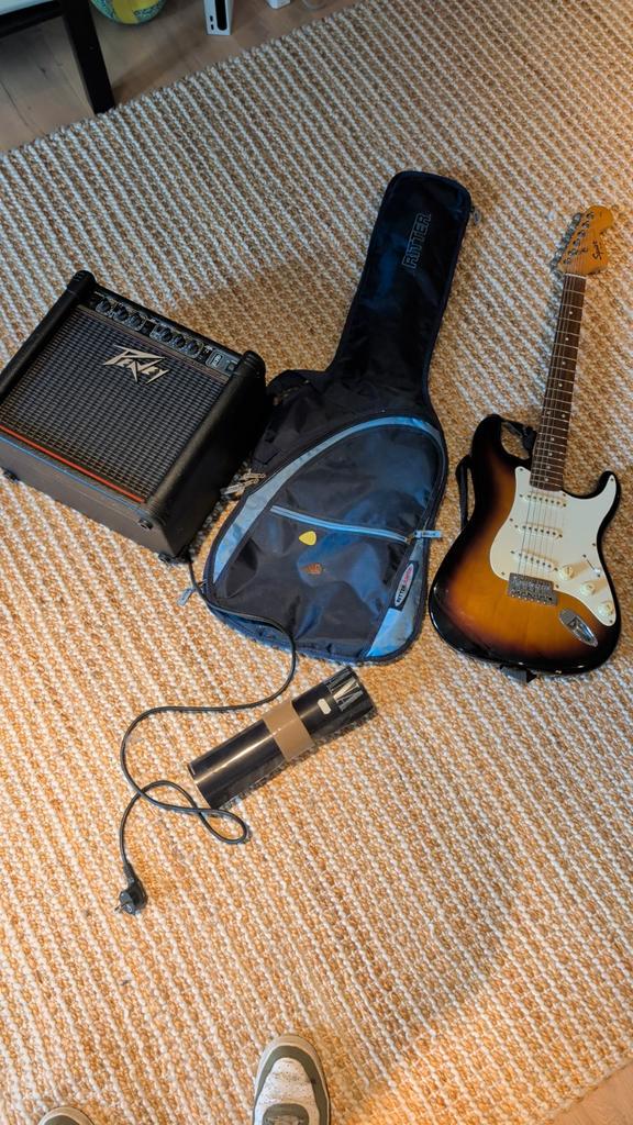 Complete Elektrische Gitaar Startersset: Squier Stratocaster, Musique & Instruments, Instruments à corde | Guitares | Électriques