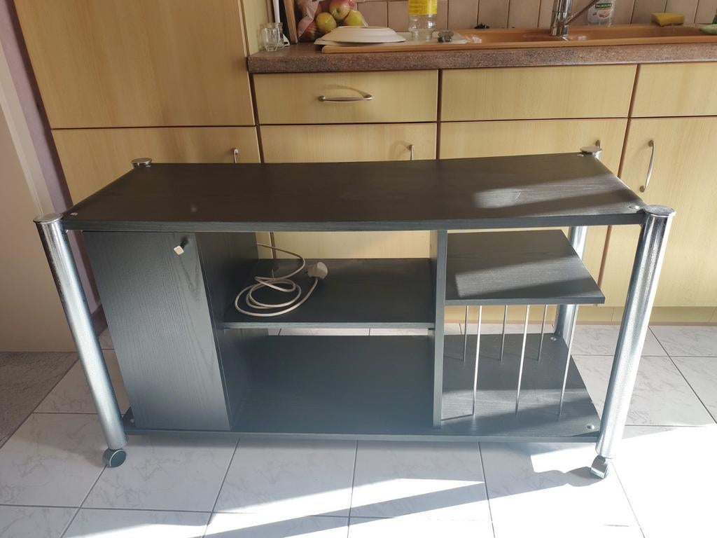 Table TV sur roulettes, Enlèvement