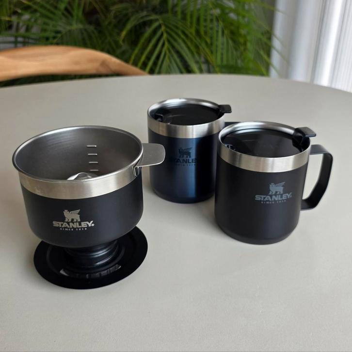 Stanley koffieset – 2 thermomokken + pour-over filter, Caravans en Kamperen, Kampeeraccessoires, Zo goed als nieuw, Ophalen
