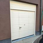 Garagepoort crème kleur Feryn met deur en motor